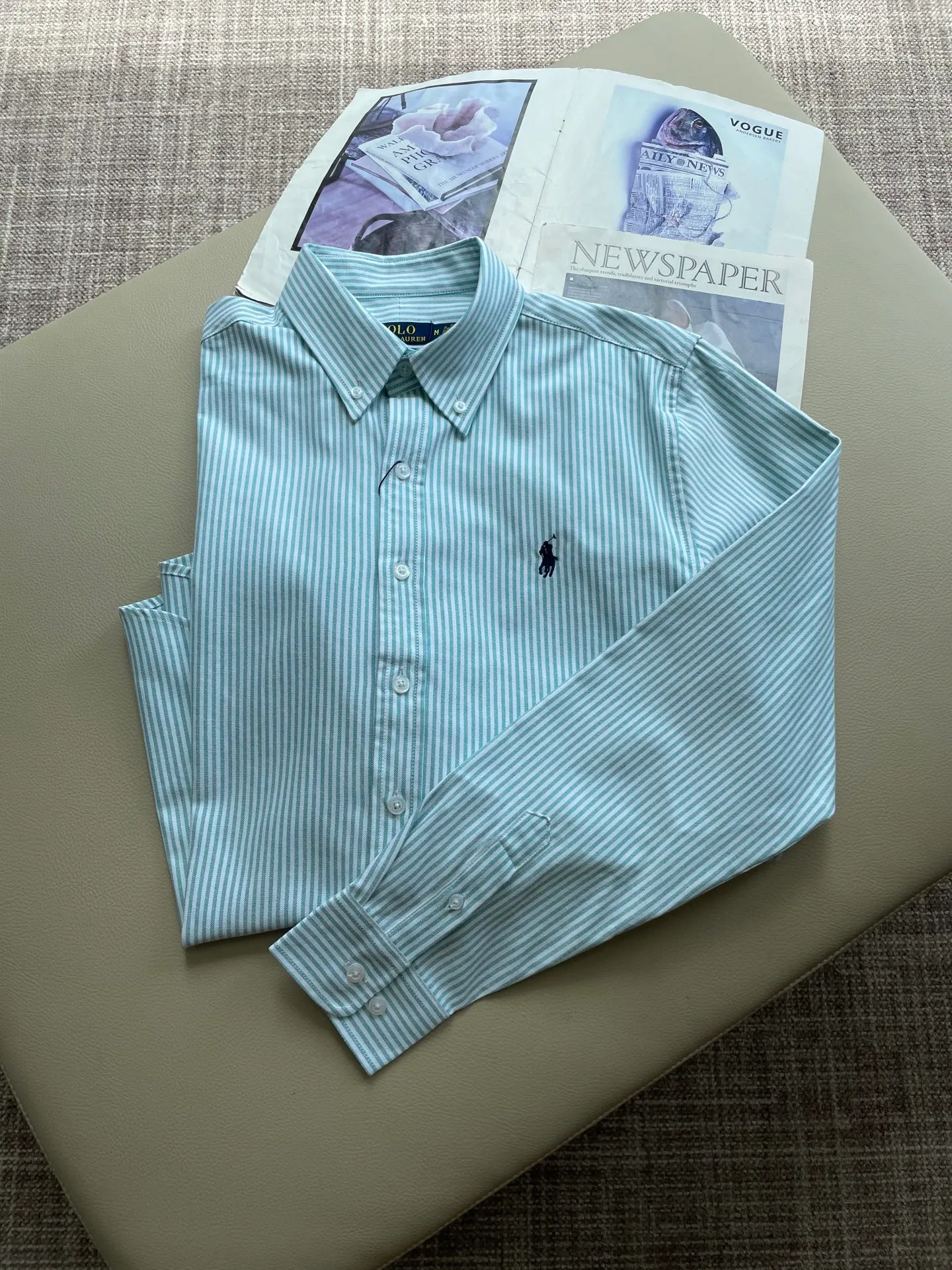 P220 🌸🌸🌸 POLO Ralph Lauren [High Quality] Classic shirt! The classic casual shirt made of pure cotton Oxford cloth has a unique design. It has a simple, clean and classic silhouette design. It is a versatile style that can be switched at will. The fabric feels soft and delicate, highly breathable, and is close to the skin and comfortable to wear. It can be worn alone as an inner layer. Its versatile performance is beyond your imagination! The upper body of the ready-to-wear is simple and classic yet elegant! Size:M-XXL